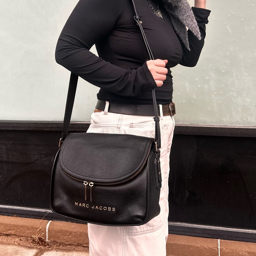 Marc Jacobs womens The Groove Messenger